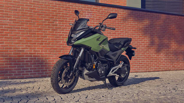 Honda NC750X-Motorrad, abgestellt auf einer Straße.